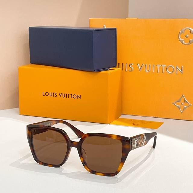 690Louis Vuitto*Model: Z1869 Size: 53 Mouth 22-145