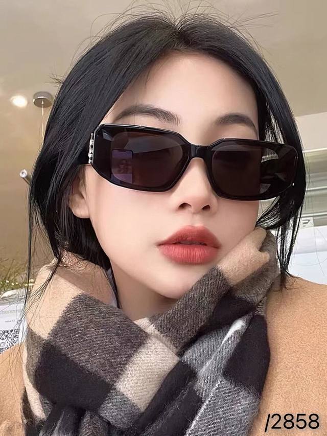 Louis Vuitto* New Retro Square Frame Sunglasses For Women, European And American