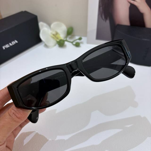 Prada Men's And Women's Sunglasses, High-End, Trendy, And Versatile. High-Qualit