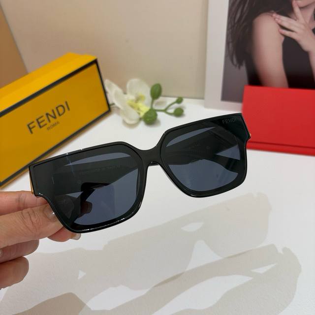 Fendi F-Letter Sunglasses Worn By Celebrities Suitable For Both Men And Women Ve