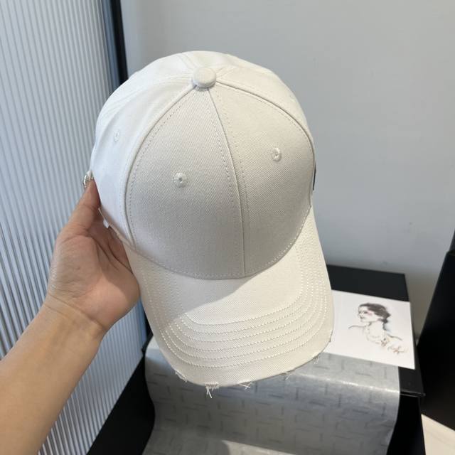 Louis Vuitton New Duckbill Hat