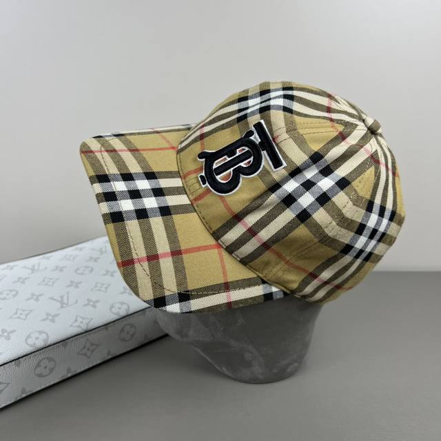 Comes With A Dust Bag Burberry, A Hot Seller On Xiaohongshu! Checkered Fisherman
