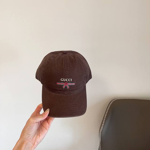 Special Price With Dust Bag. Gucci 2025 New Simple Luxury Baseball Cap, Classic