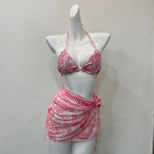 Dior Ink Painting Drawstring Three-Piece Shawl Set Fashionable And Sexy, With An