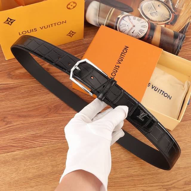 Special Edition This Lv Heritage Belt Features Crocodile Leather With A Distinct