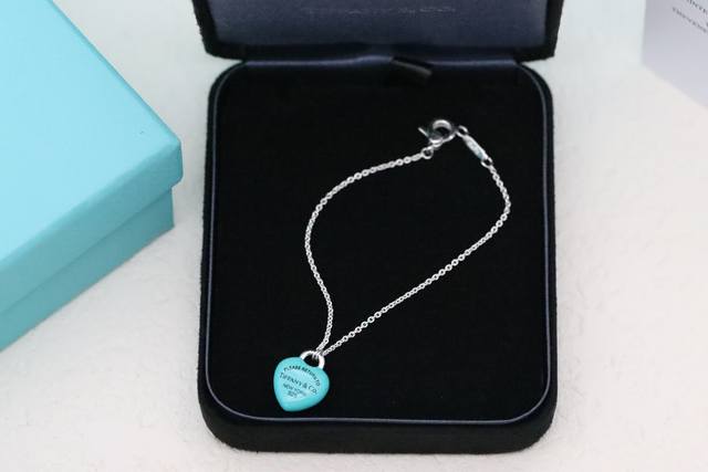 New Arrival Recommendation Tiffany & Co. Blue Enamel Heart Candy Bead Bracelet T