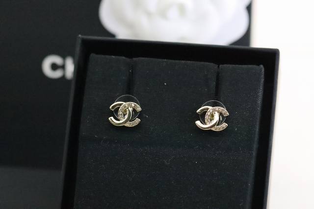 New Arrival Chanel Little Chanel Gold Diamond-Studded Small Double C Earrings Ch