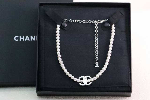 New Arrival Recommendation Chanel 25C Shell White Pearl Collar Necklace Chanel's