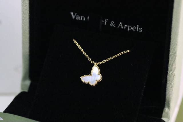 Hot-Selling Item Recommendation Vca Champagne Gold Butterfly White Pearl Four-Le