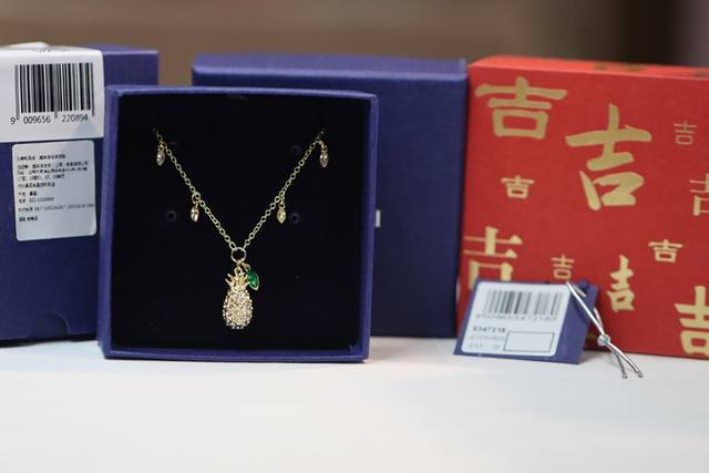 Swarovski Pineapple Collar Bone Necklace High Quality! Comes With Complete Packa