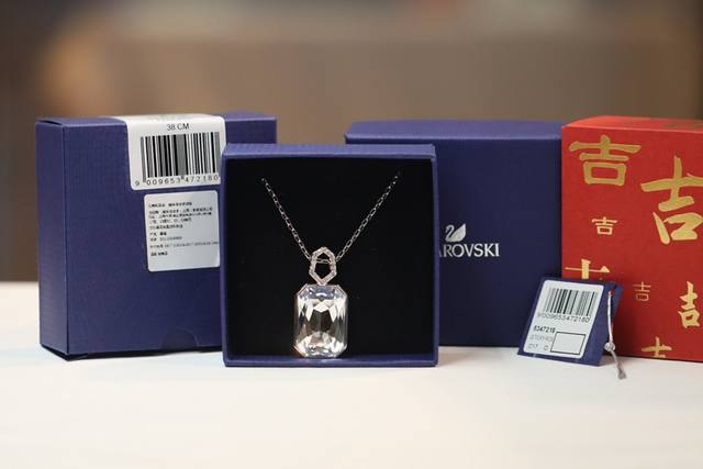 Swarovski Square Crystal Necklace Elegant And Unique Design Inspired By High-End