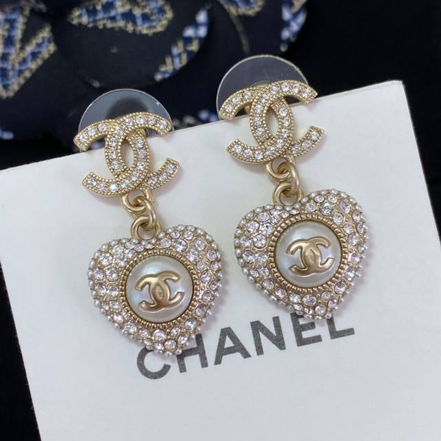 High-Quality, Details As Shown. Chanel Double C Diamond-Encrusted Heart-Shaped E