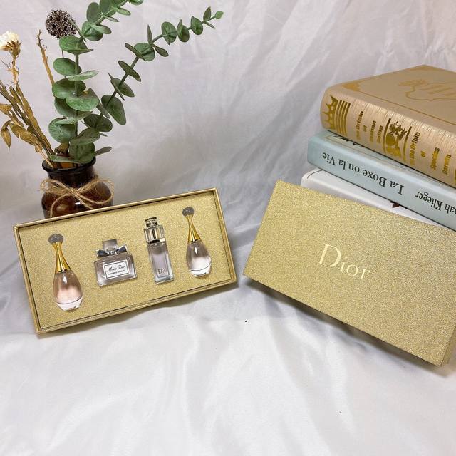 Department Store Quality Dior Q-Version Four-Piece Perfume Set 6 Varieties: Gold