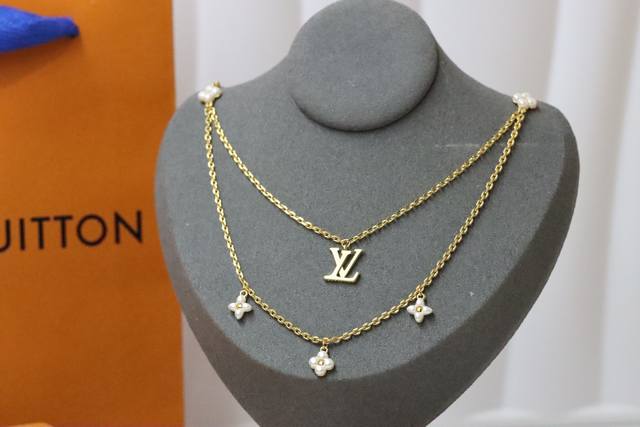 New Louis Vuitton Letter Floral Pattern Pearl Double-Layer Necklace The Iconic P