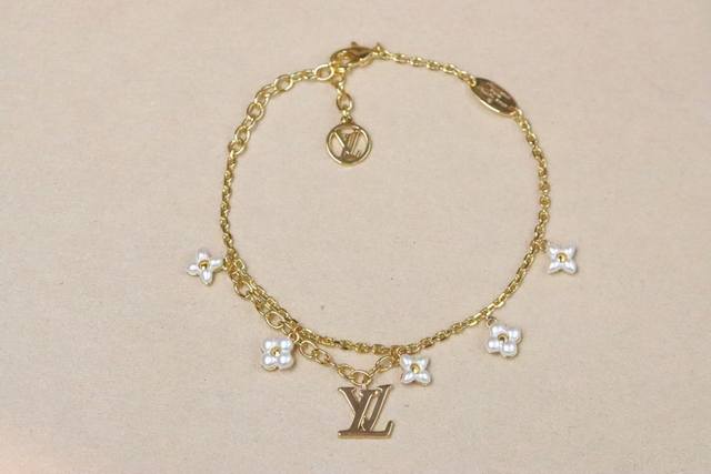 New Arrival Louis Vuitton Letter Floral Pattern Pearl Double-Layer Bracelet The