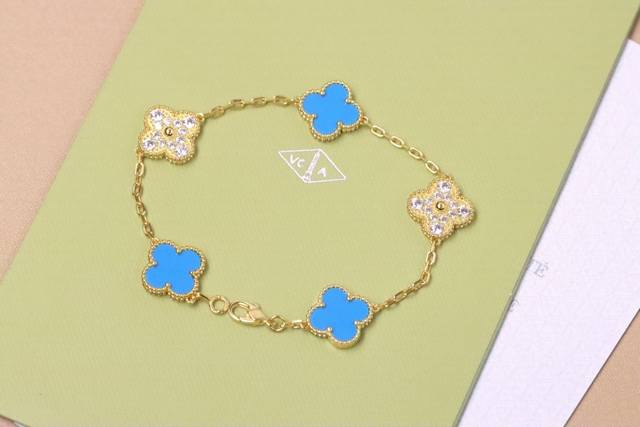 New Arrival Turquoise With Diamonds Five-Flower Bracelet Extremely Rare Buy Now