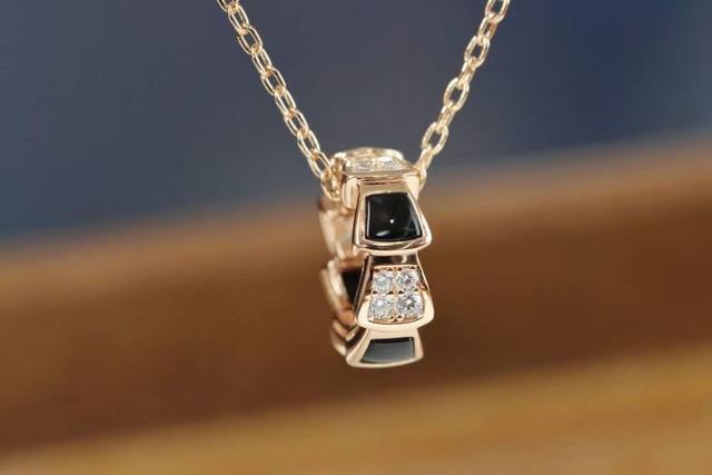 National Day Travel Season Bvlgari Rose Gold Black Agate Snake-Shaped Collar Nec