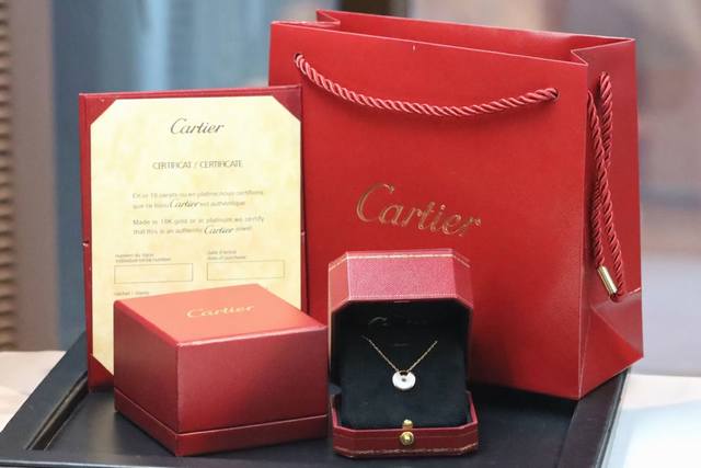 National Day Outing Cartier White Pearl Amulet Collar Necklace This Classic Cart