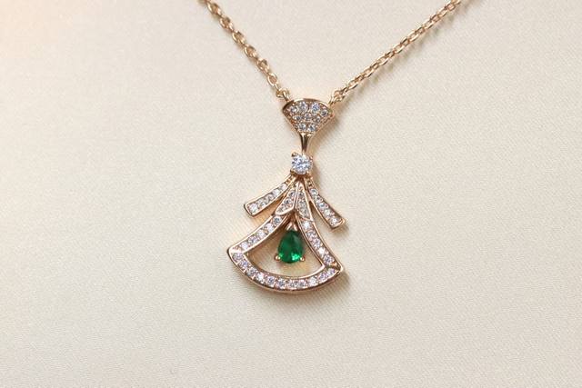 New Arrival Bvlgari Rose Gold Green Diamond Dress Collar Necklace Limited Editio
