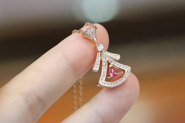 New Arrival Bvlgari Rose Gold Red Diamond Dress Collar Necklace 2023 Qixi Festiv