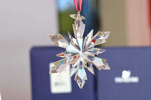 Highest Quality! Welcome To Compare. Swarovski Ice Crystal Snowflake Water Wheel
