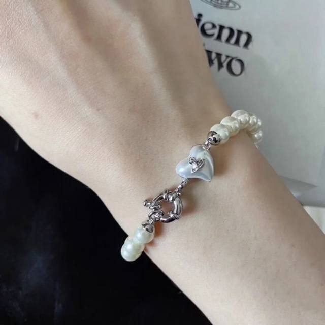 New Arrival, Highest Quality Vivienne Westwood Heart-Shaped Pearl Bracelet Pearl