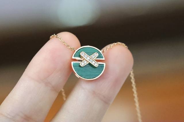 Best-Selling Style, In-House Photography. Chaumet Shangmei Round Edge Round-Shap