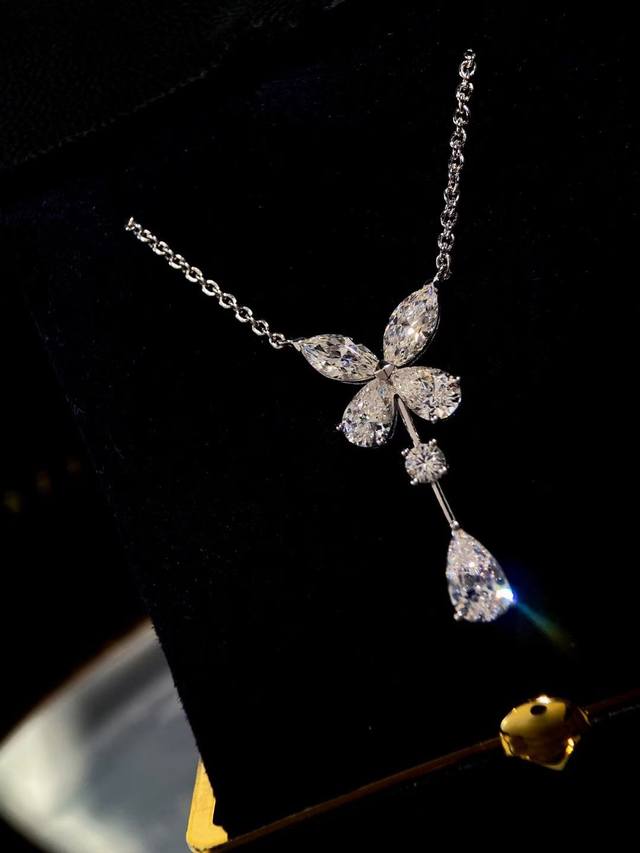 New Arrival Graff Phantom Butterfly Necklace This High-Recognition Design Featur