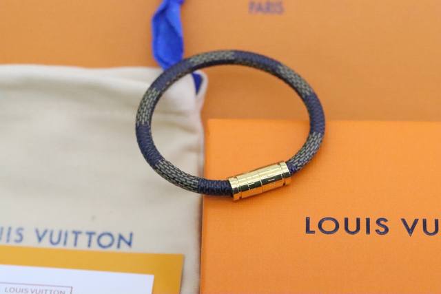 Hot Seller Recommendation Lv Gold-Edged Brown Monogram Checkered Couple's Bracel