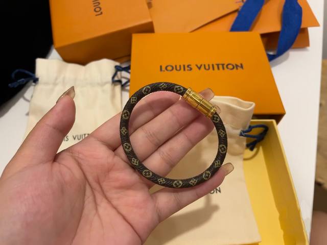 Hot Selling Items Recommended Lv Gold-Edged Brown Vintage Couple's Bracelet Loui