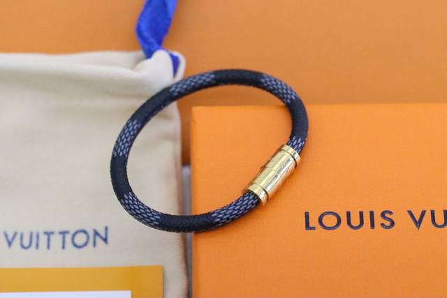 Hot Selling Item Recommendation Lv Gold-Edged Blue And Black Checkered Couple's
