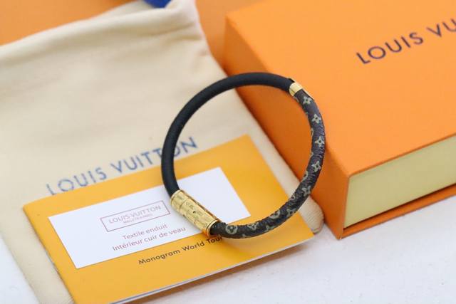 Hot Selling Item Recommendation Lv Gold-Trimmed Four-Leaf Clover Classic Monogra