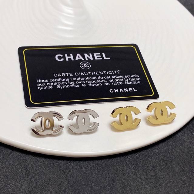 Chanel New Vintage Shiny Earring Earrings. Every Detail Is Meticulously Crafted.