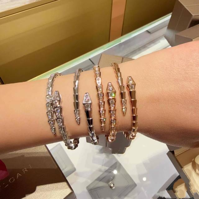 Bvlgari High-End Craftsmanship Edition Snake Bracelet This Bracelet Features Ste