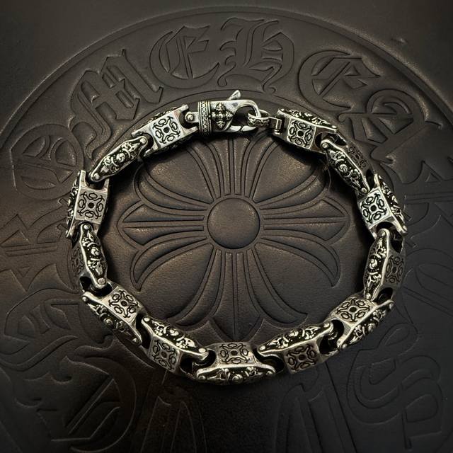 New Arrival, Store-Quality Chrome Hearts Classic Retro Multi-Element Bracelet. T