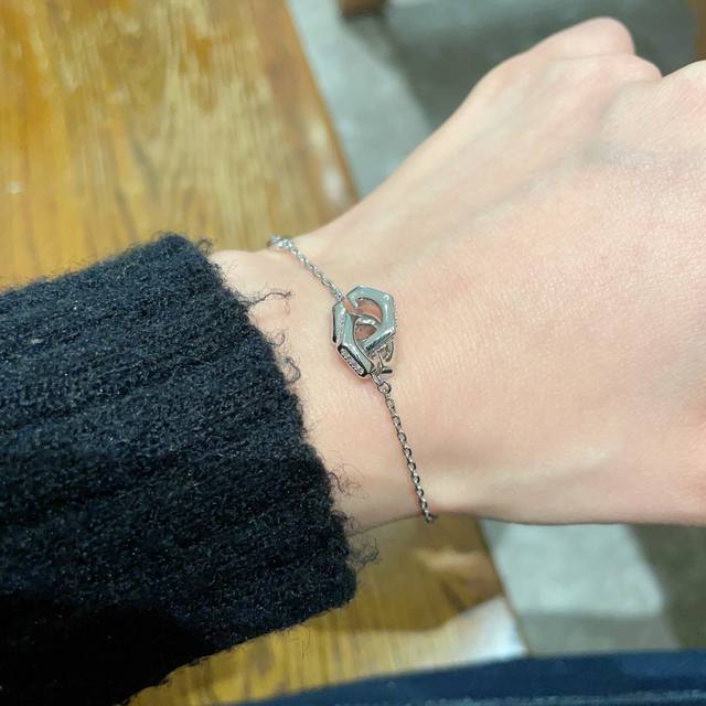 New Gucci Double G Letter Trend Bracelet A Must-Have Item That Sells Out Quickly