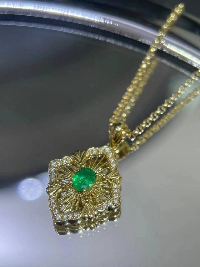 V Gold Material, Authentic Design, Meticulously Crafted Bouchard-Style Openwork