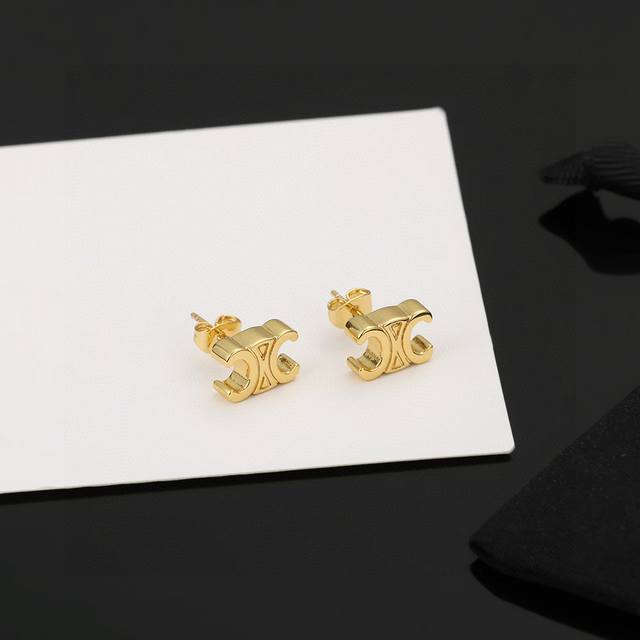 Celine New Triumph Arch Pearl Stud Earrings With A Unique Design, Bold And Disti