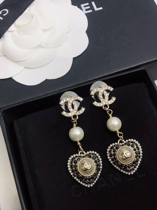 Chanel New Earrings A New Batch Of Brand-New Heart-Shaped Earrings Has Arrived!!