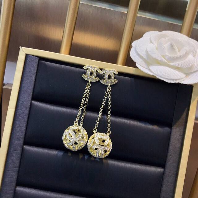 Chanel Ear Studs, Absolutely Amazing! Chanel New Design, Small Chanel, Hollow Ba