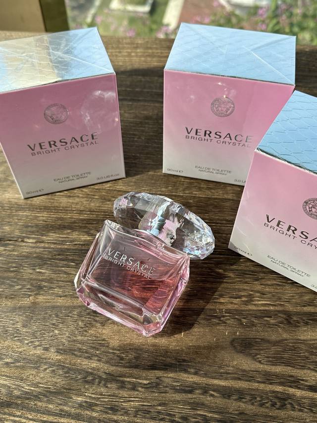 Department Store Quality 90Ml Versace This Perfume Is Perfect For Spring! It Has