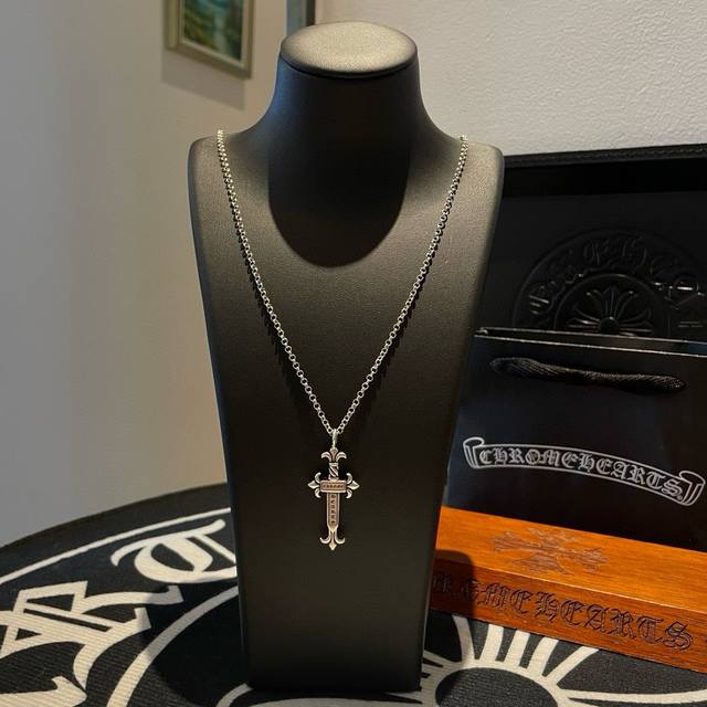 New Arrival, Counter Quality Chrome Hearts Cross Heart Classic Retro Necklace Do