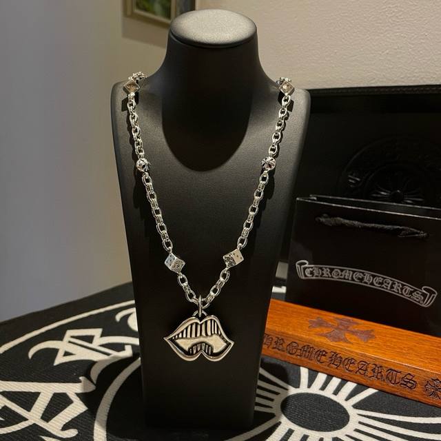 New Arrival, Boutique Quality Chrome Hearts Classic Retro Dice Cross Flower Ball