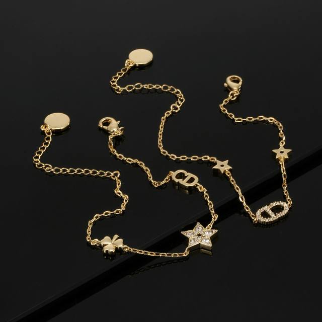 Dior Jadior Letter Double-Strand Bracelet: The Main Color Is Gold, Adorned With
