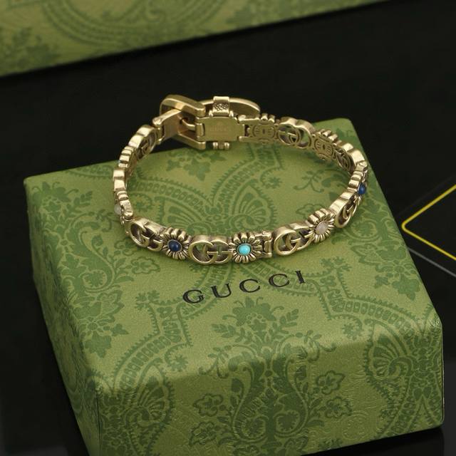 Gucci Store-Synchronized Gucci Bracelet Select A Few Favorite Pieces To Enhance
