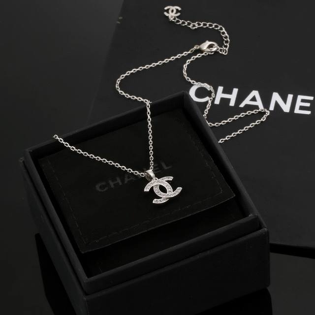 Chanel Necklace: Simple Yet Fashionable Design, The Elegance Of Pearls Perfectly