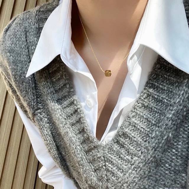 Chanel Double C Letter Latest Fashion Square Chain Necklace Ultra-Unique And Ver