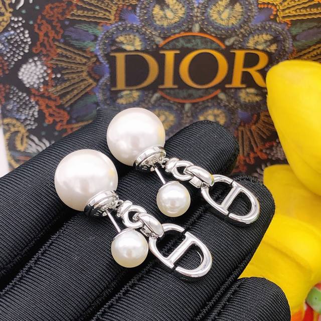 Id Ded0362 Cd White Gold Letter-Shaped Pearl Silver Pig Nose Fringe Earrings Cas