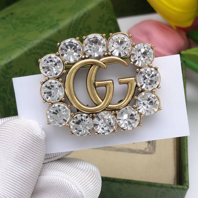 Id Gxz0002 Gucci New-Style Brooch With Sparkling Rhinestones And Antique Gold Fi