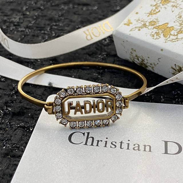 Code H134 Dior Classic Bracelet Hot-Selling New Arrival Synchronized With The Bo